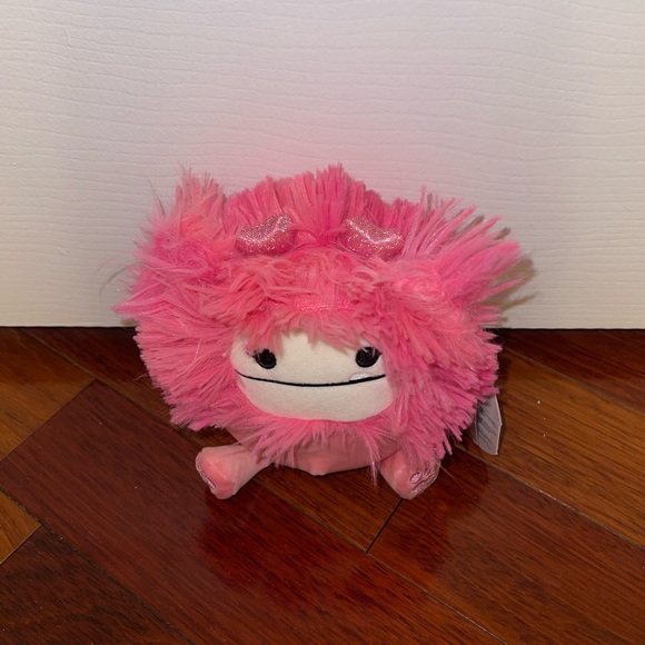 Caparinne the Valentine’s Day Bigfoot 5” Squishmallow - Picture 2 of 4